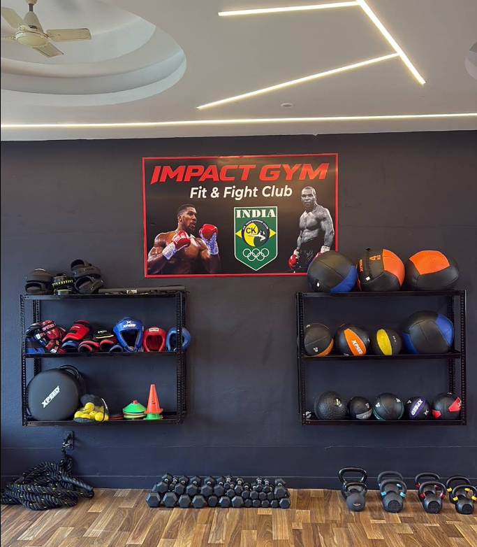 THE FLOOR / GEAR & FREE WEIGHTS